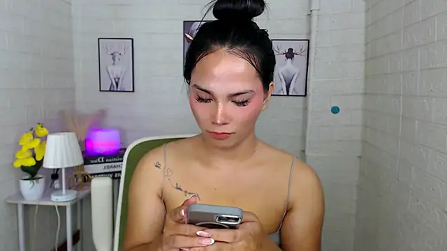 urnaughtydolly69 online show from October 7, 2025, 11:18 am