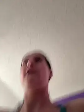 lolabunny9 online show from February 3, 2025, 4:10 pm