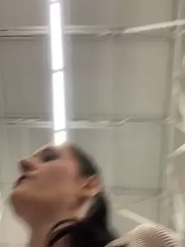 lolabunny9 online show from February 11, 2025, 6:01 pm