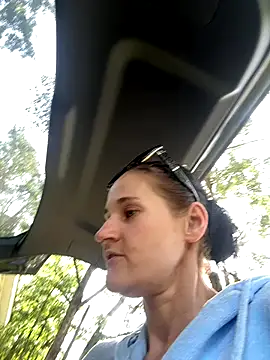 lolabunny9 online show from October 5, 2025, 3:32 pm