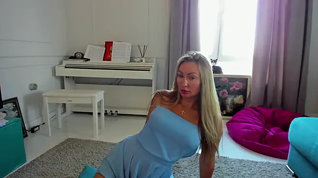 Veola new online show from September 12, 2025, 4:12 am