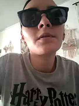 LinzyBaner online show from September 11, 2025, 6:52 pm