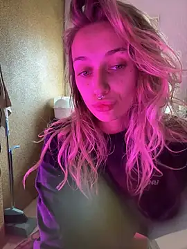 Snapshot of MonicaMilz chatting on January 3, 2025, 8:10 am MonicaMilz online show from January 3, 2025, 8:10 am