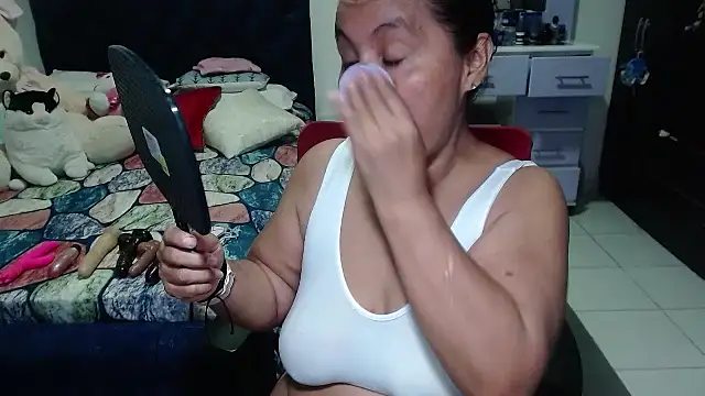 pervert mommy  online show from October 27, 2025, 9:24 am