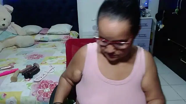 pervert mommy  online show from February 5, 2026, 10:09 am