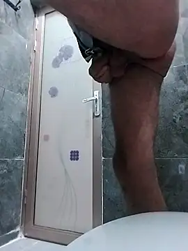 Snapshot of Bigutt73 chatting on March 21, 2025, 2:07 am Bigutt73 online show from March 21, 2025, 2:07 am