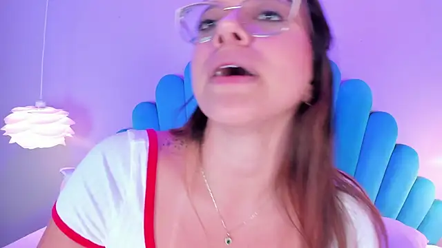 Snapshot of emperatriz_reyes chatting on February 25, 2025, 11:00 pm emperatriz reyes online show from February 25, 2025, 11:00 pm