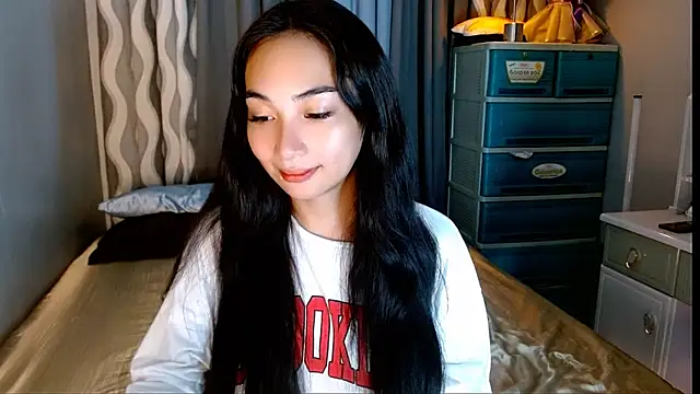 SweetLilly 18 online show from May 23, 2026, 3:45 am