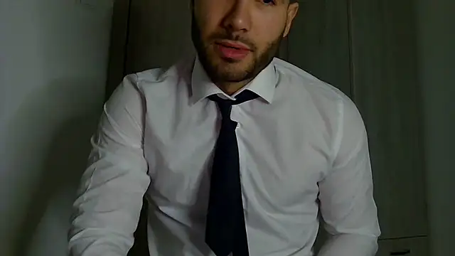 Snapshot of Justynn1 chatting on December 13, 2025, 11:54 pm Justynn1 online show from December 13, 2025, 11:54 pm