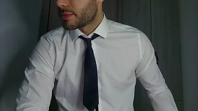 Snapshot of Justynn1 chatting on April 8, 2026, 10:21 pm Justynn1 online show from April 8, 2026, 10:21 pm