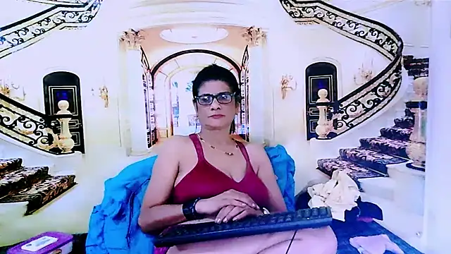 Snapshot of IndianAllure chatting on January 2, 2025, 11:52 am IndianAllure online show from January 2, 2025, 11:52 am