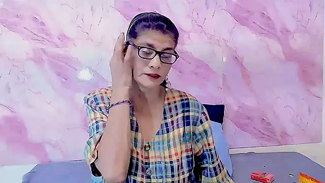 Snapshot of IndianAllure chatting on October 10, 2025, 5:39 am IndianAllure online show from October 10, 2025, 5:39 am
