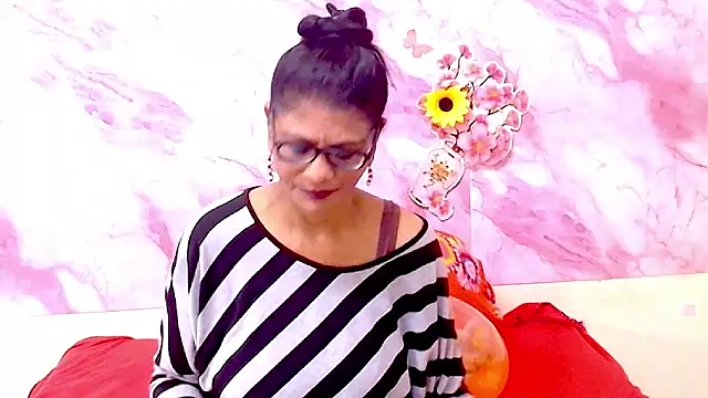 Snapshot of IndianAllure chatting on February 17, 2026, 5:48 am IndianAllure online show from February 17, 2026, 5:48 am