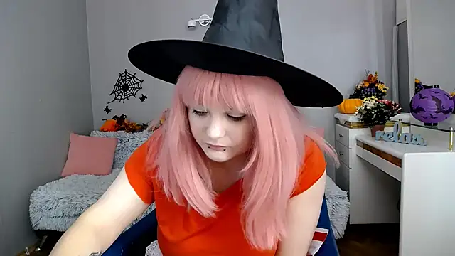 Estheri online show from October 30, 2025, 7:21 am