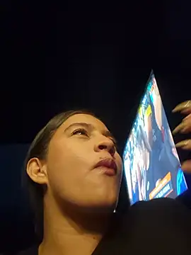 DAELAA online show from February 11, 2025, 11:33 pm