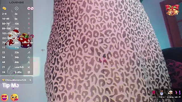 Snapshot of icelady77 chatting on December 22, 2024, 5:53 pm icelady77 online show from December 22, 2024, 5:53 pm