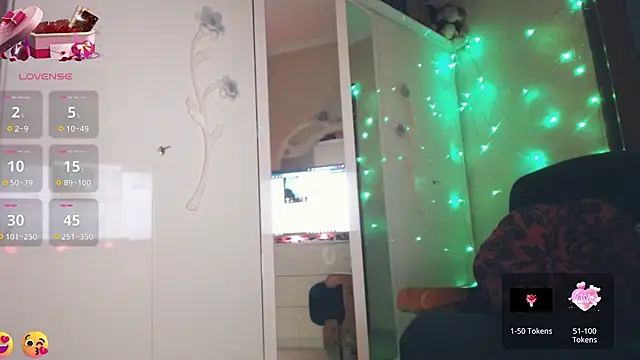 Snapshot of icelady77 chatting on January 19, 2025, 6:32 pm icelady77 online show from January 19, 2025, 6:32 pm