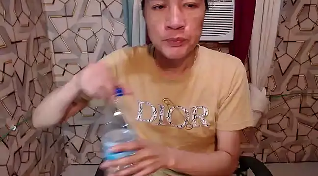 Snapshot of tshugecumxxx chatting on January 1, 2025, 3:03 pm tshugecumxxx online show from January 1, 2025, 3:03 pm