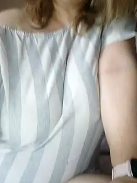 Elza01 online show from February 15, 2026, 7:27 am