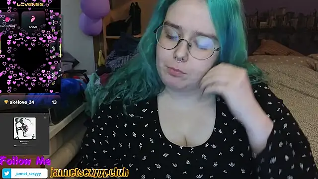 JannetPie online show from March 19, 2025, 4:13 pm