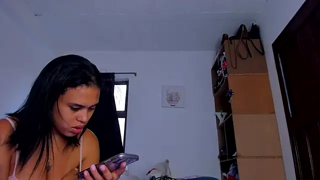 AlondraDiossa03 online show from October 29, 2025, 7:37 pm