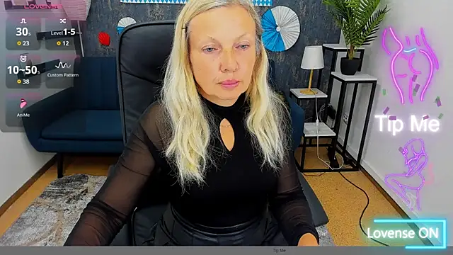 Abby Moore  online show from September 16, 2025, 7:09 am