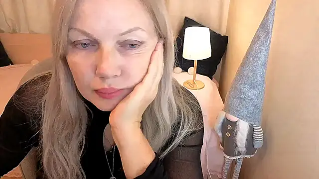 Abby Moore  online show from December 20, 2025, 7:48 am