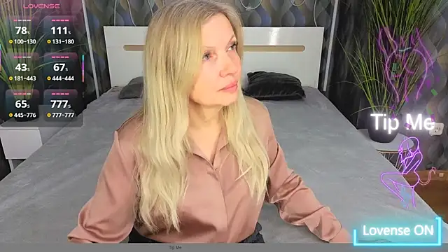 Snapshot of Abby_Moore_ chatting on April 30, 2026, 7:04 am Abby Moore online show from April 30, 2026, 7:04 am