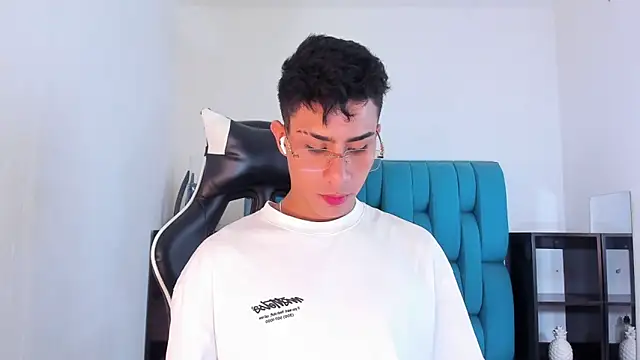 AlanNaughty online show from February 18, 2025, 10:47 pm