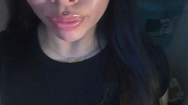 Snapshot of DulceAngelica chatting on November 1, 2025, 5:09 am DulceAngelica online show from November 1, 2025, 5:09 am