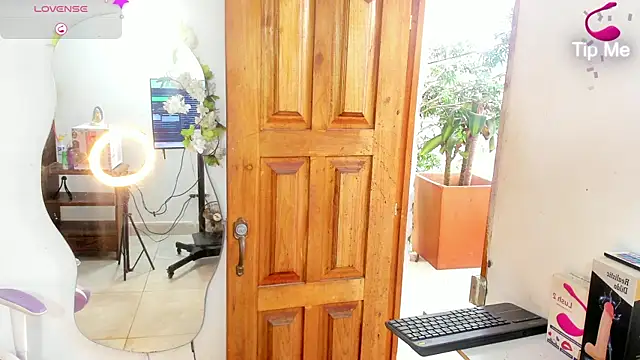 sofia gold  online show from April 8, 2026, 3:45 pm