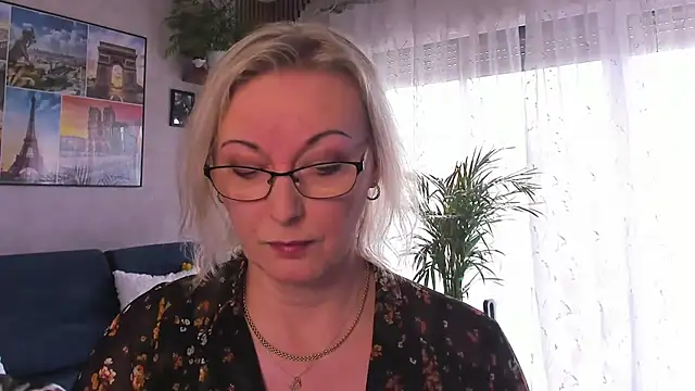 vanessa chat online show from April 19, 2026, 1:21 pm