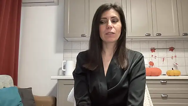 HotyWinter online show from November 2, 2025, 4:37 am