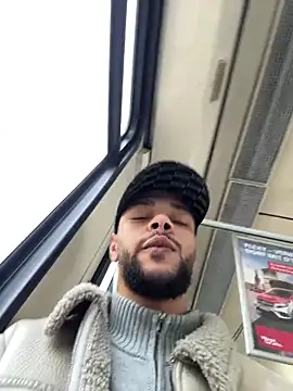 Lionayowe online show from March 6, 2026, 11:06 am