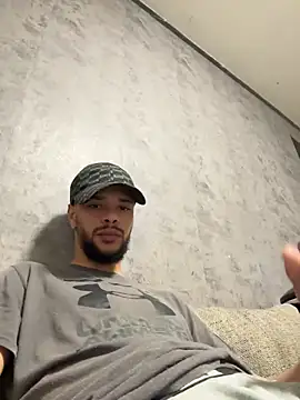 Lionayowe online show from April 19, 2026, 8:55 pm