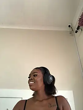 LuciousLips96 online show from February 4, 2025, 7:07 am