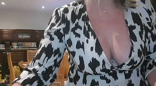 Snapshot of lilie69 chatting on February 8, 2025, 9:04 pm lilie69 online show from February 8, 2025, 9:04 pm