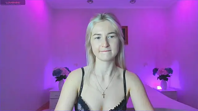 AnnaCarrera online show from January 7, 2025, 10:30 pm