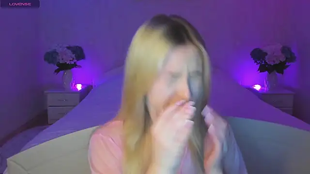 AnnaCarrera online show from September 17, 2025, 6:20 pm