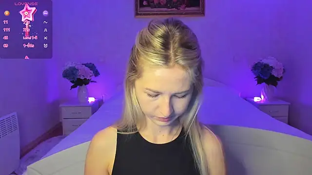 AnnaCarrera online show from November 19, 2025, 6:30 pm