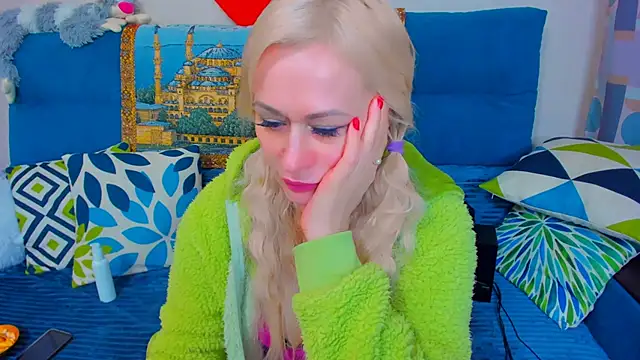 EllenMoore online show from January 11, 2025, 5:41 am