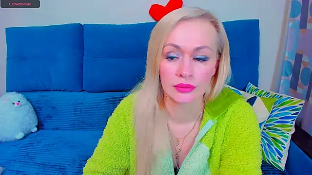 EllenMoore online show from March 19, 2025, 2:05 am