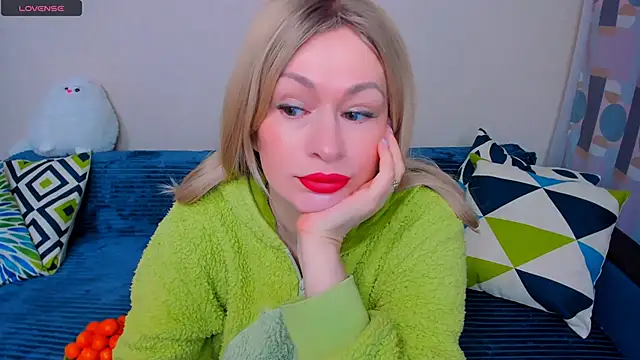 EllenMoore online show from March 7, 2026, 3:03 am