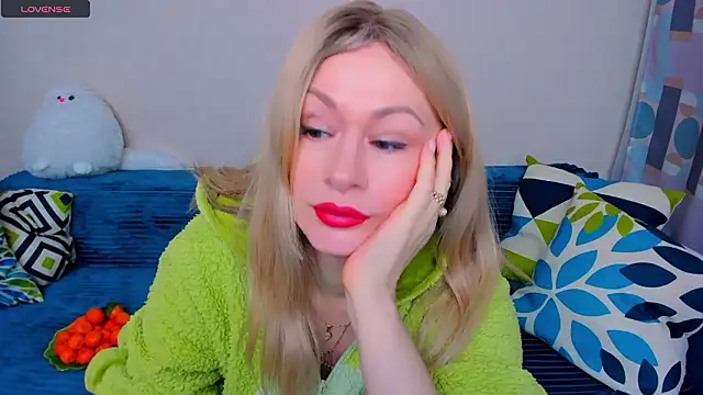 EllenMoore online show from March 12, 2026, 3:01 am