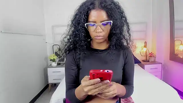 Ellie Alves online show from February 7, 2025, 2:15 pm