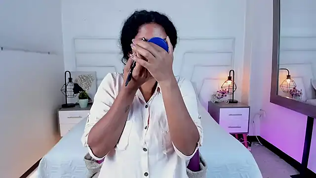 Ellie Alves online show from February 19, 2025, 12:22 pm