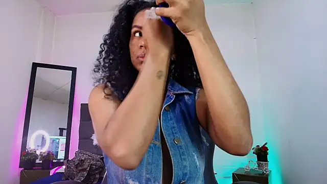 Ellie Alves online show from September 14, 2025, 2:49 pm