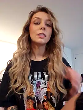 LilyOrion online show from October 23, 2025, 5:44 pm