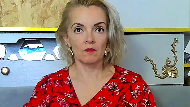 KateConner online show from November 8, 2025, 9:02 pm