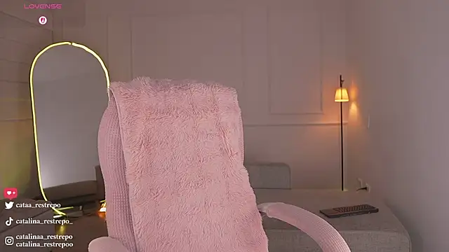 Snapshot of CATALINA_RESTREPO chatting on October 22, 2025, 2:56 am CATALINA RESTREPO online show from October 22, 2025, 2:56 am